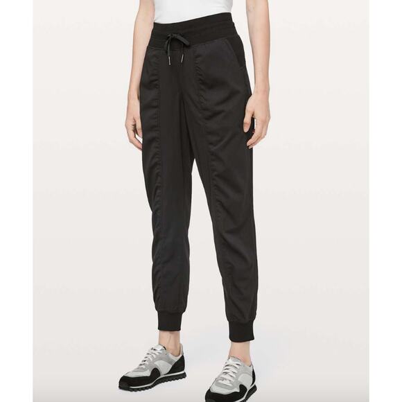 Lululemon Women's Dance Studio Jogger Pants Black Swift Athleisure Lounge 8 - Picture 1 of 9